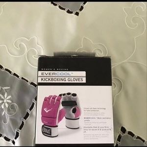 Everlast Other - Everlast Evercool Women’s Kickboxing Gloves Everlast Other - Everlast Evercool Women’s Kickboxing Gloves